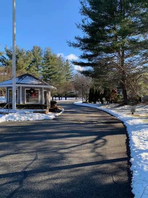 2703 Mill Pond Dr - Photo 2 of 18