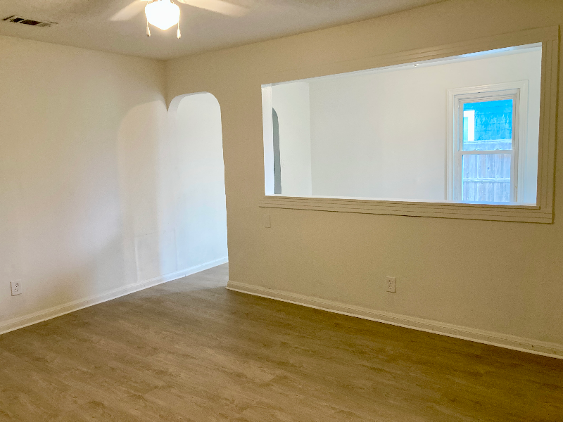 10221 Silvercrest St - Photo 2 of 17