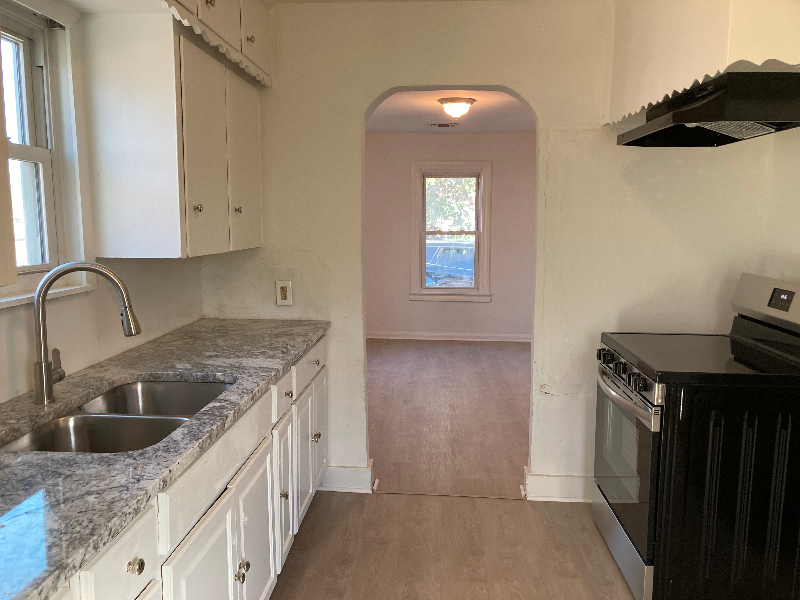 10221 Silvercrest St - Photo 7 of 17