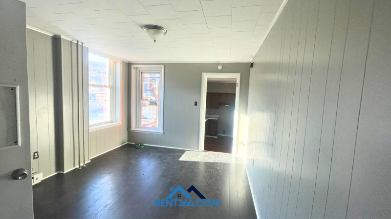 101 N George St #2 - Photo 3 of 24