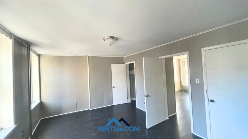 101 N George St #2 - Photo 4 of 24