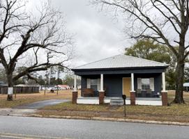 featured image of 205 S Baker St