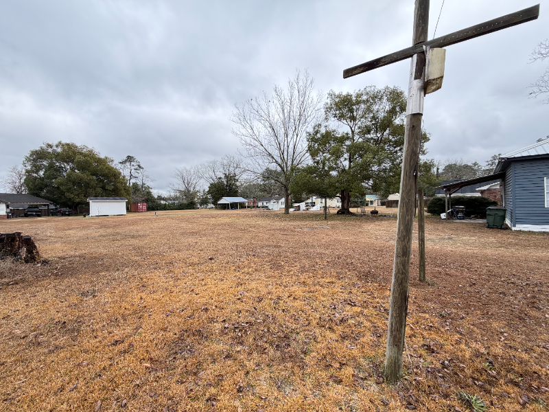 205 S Baker St - Photo 4 of 16