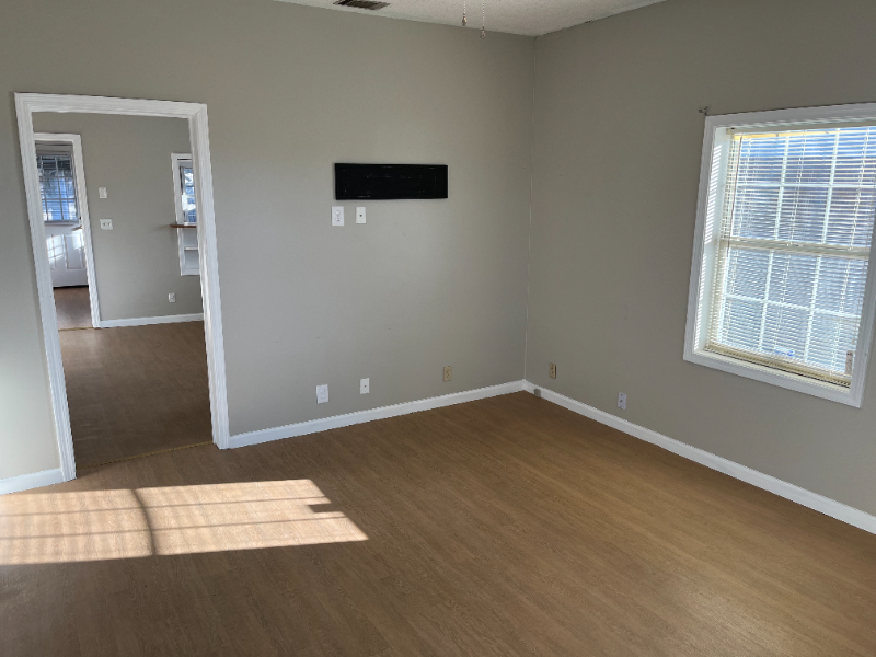 205 S Baker St - Photo 5 of 16