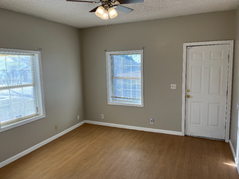 205 S Baker St - Photo 6 of 16