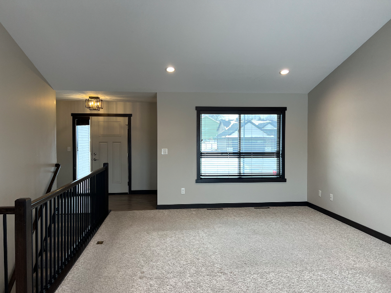 622 15th Ave Ne - Photo 3 of 16