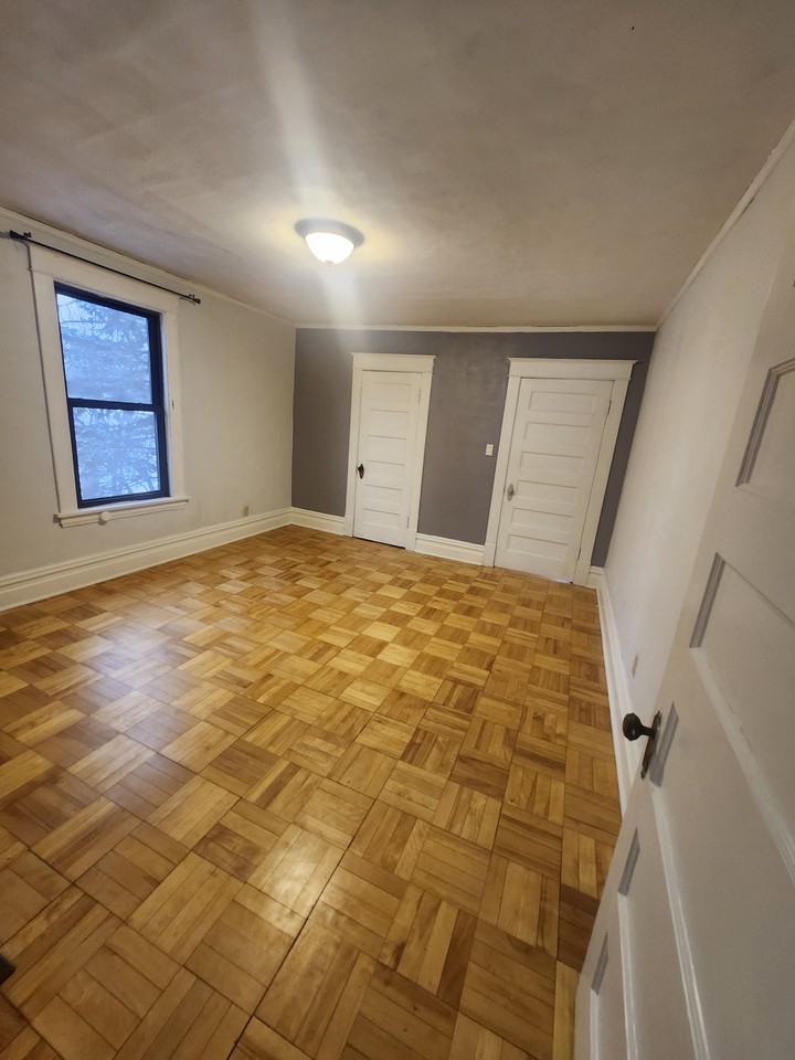 796 Larpenteur Ave W - Photo 3 of 42