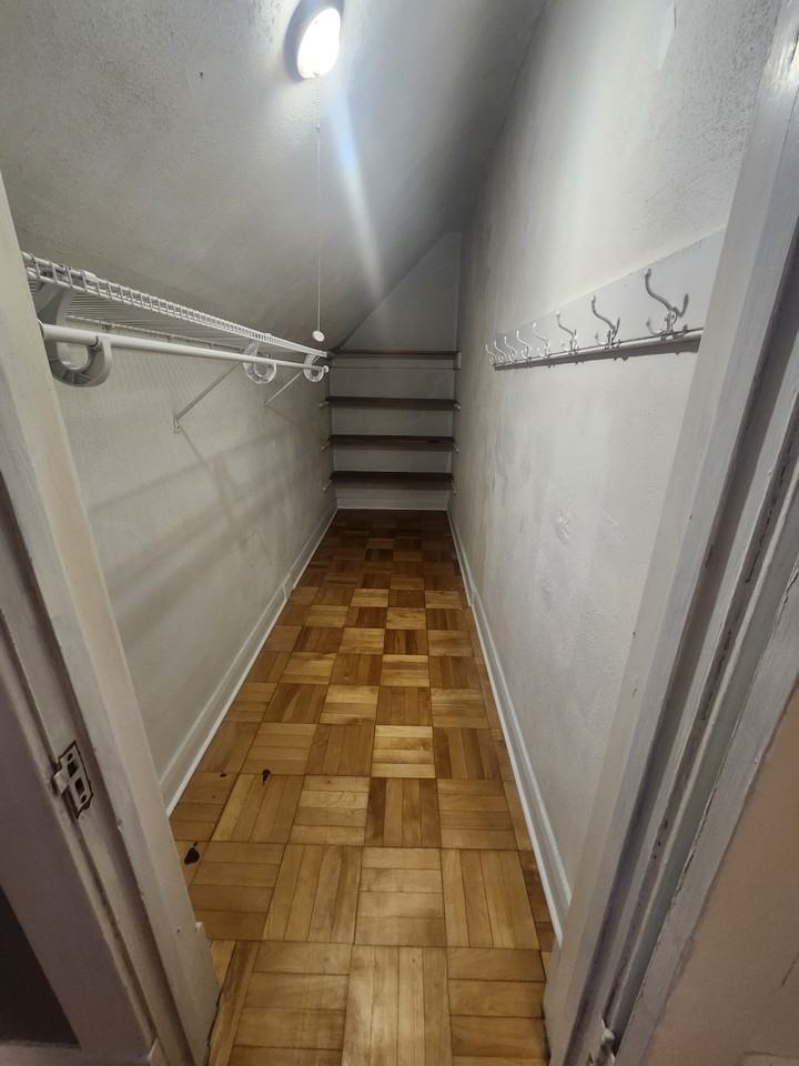 796 Larpenteur Ave W - Photo 4 of 42