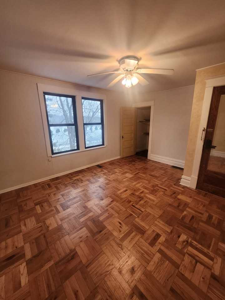 796 Larpenteur Ave W - Photo 5 of 42