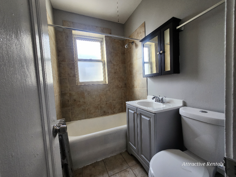 5911 W Huron St #1 - Photo 3 of 9