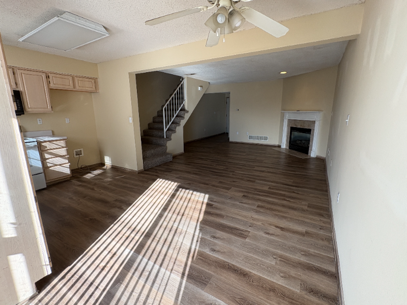 1244 Nw Phelps Dr - Photo 3 of 10