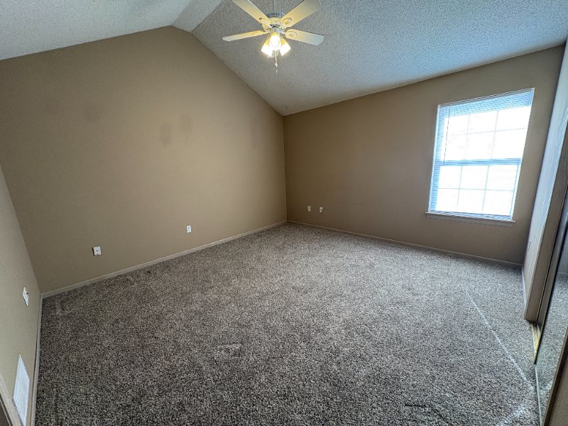 1244 Nw Phelps Dr - Photo 5 of 10