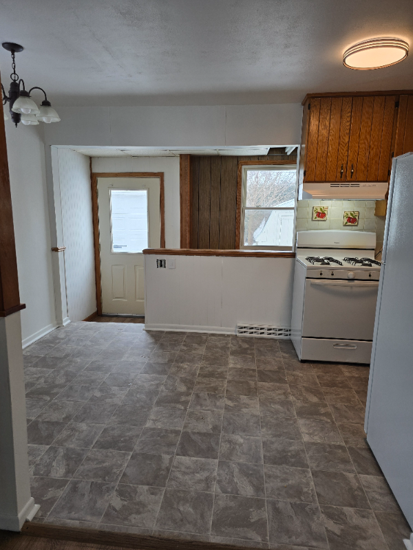 1406 S Grant Ave - Photo 4 of 19