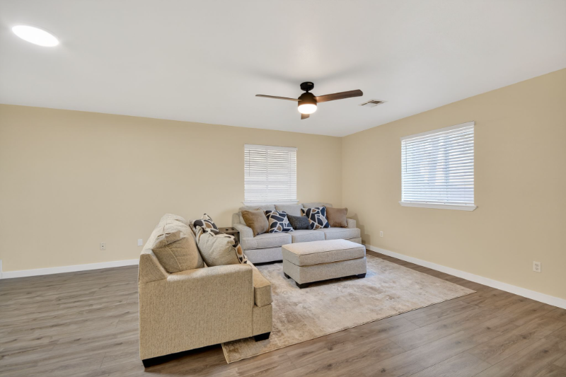 407 Corona Ave #C - Photo 5 of 16