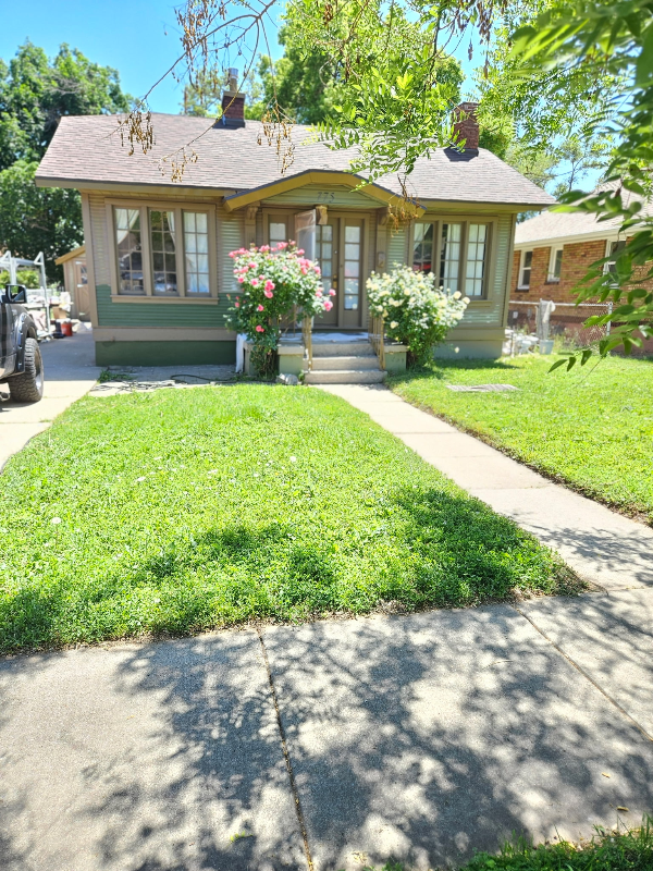 775 30th St - Photo 2 of 8