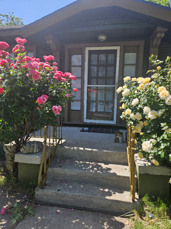 775 30th St - Photo 3 of 8