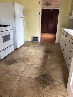 775 30th St - Photo 5 of 8