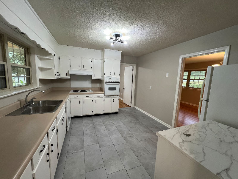 1334 Ely Rd - Photo 2 of 19