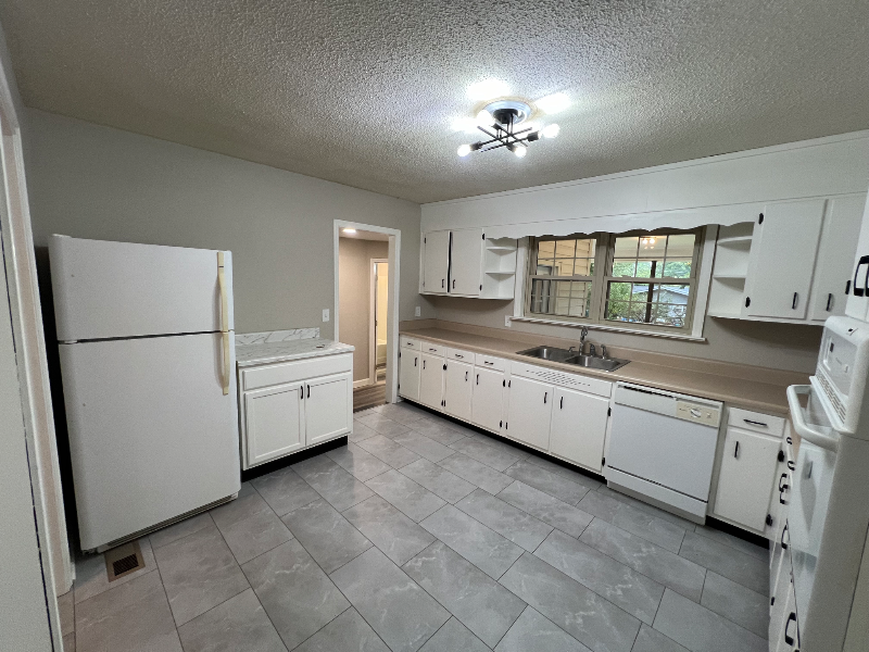 1334 Ely Rd - Photo 3 of 19