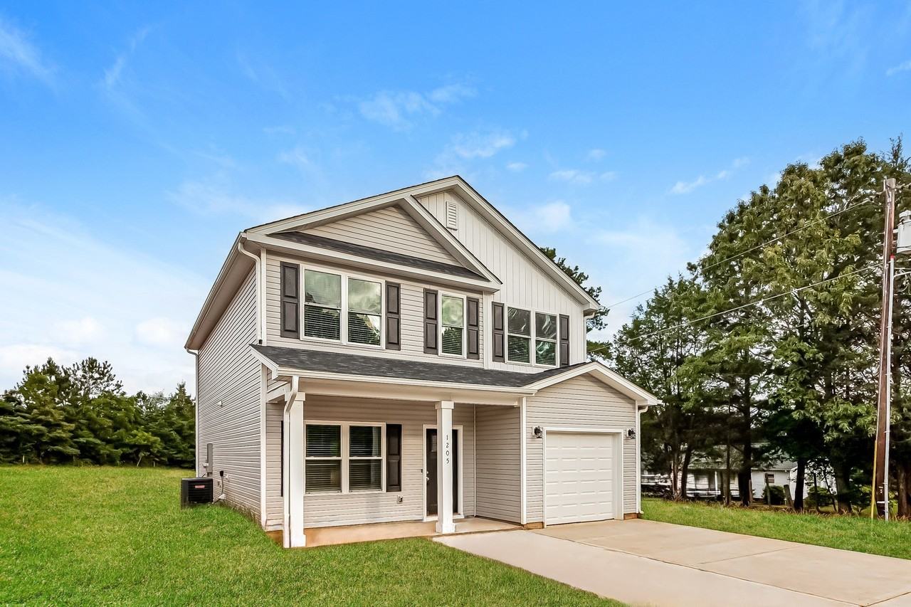 728 Dawn Cir - Photo 2 of 16