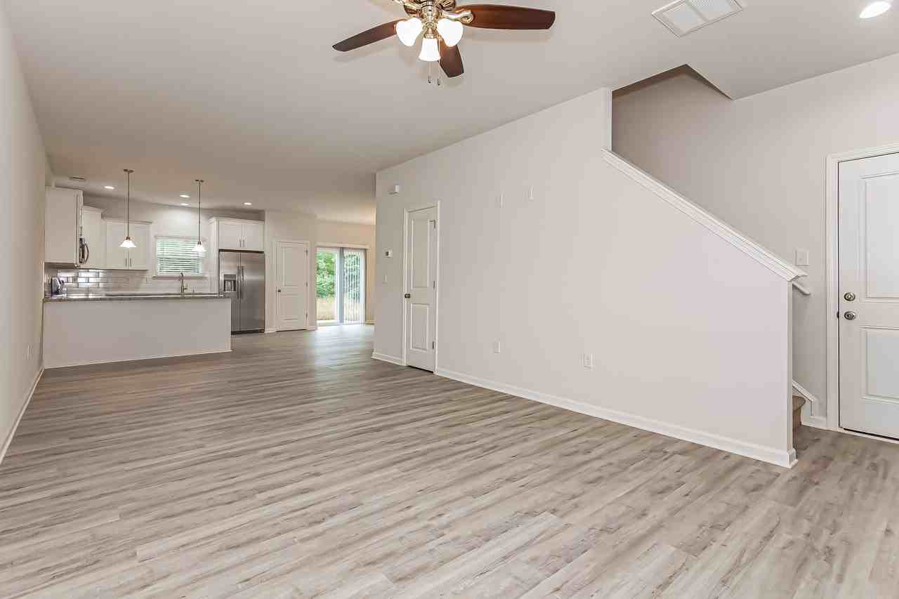 728 Dawn Cir - Photo 5 of 16