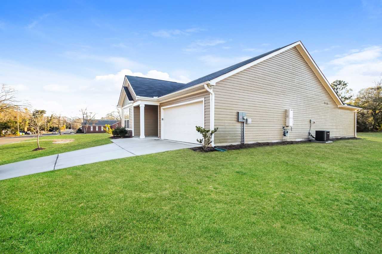 1217 Lakeshore Dr - Photo 2 of 19