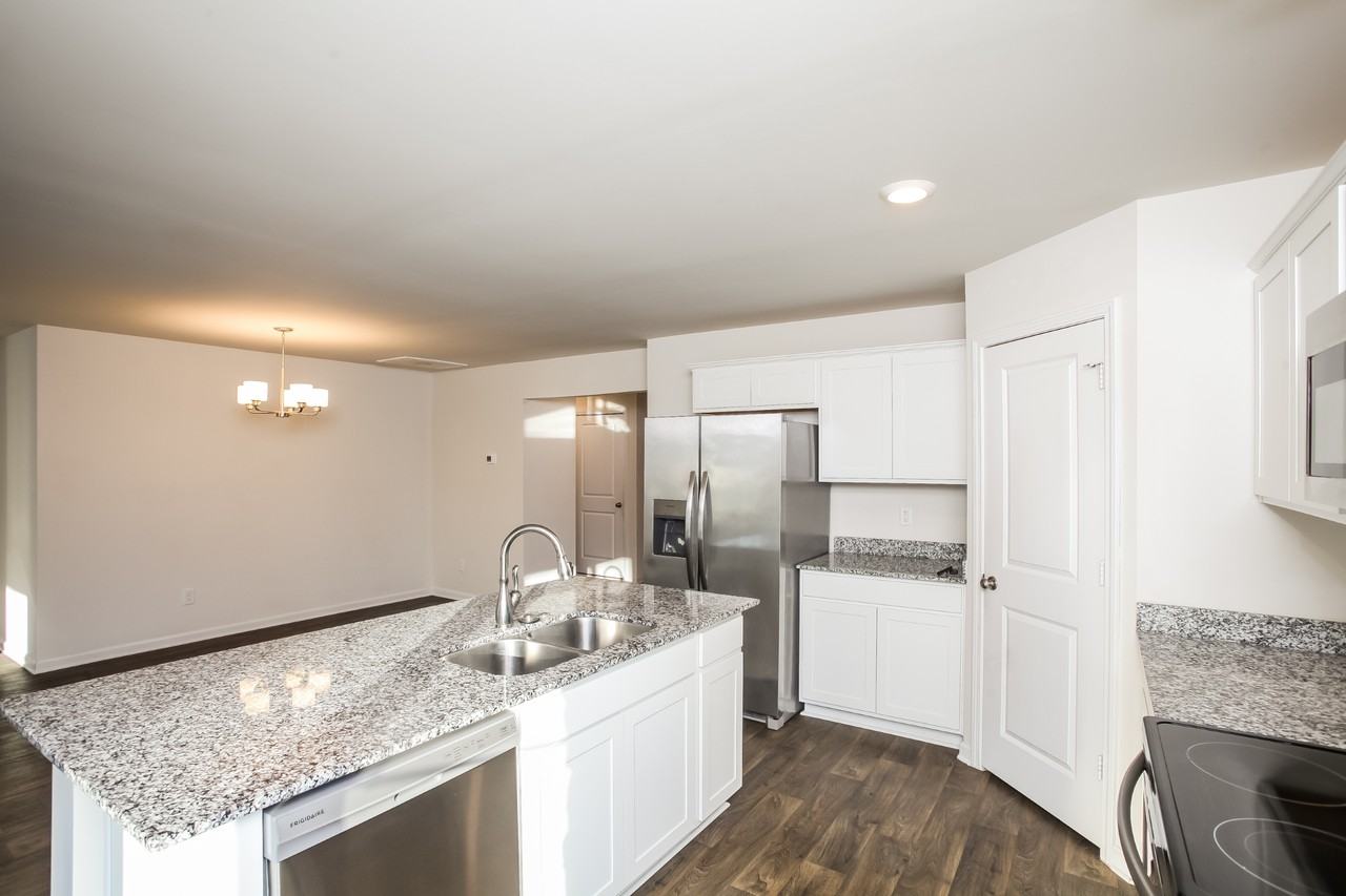 1217 Lakeshore Dr - Photo 7 of 19