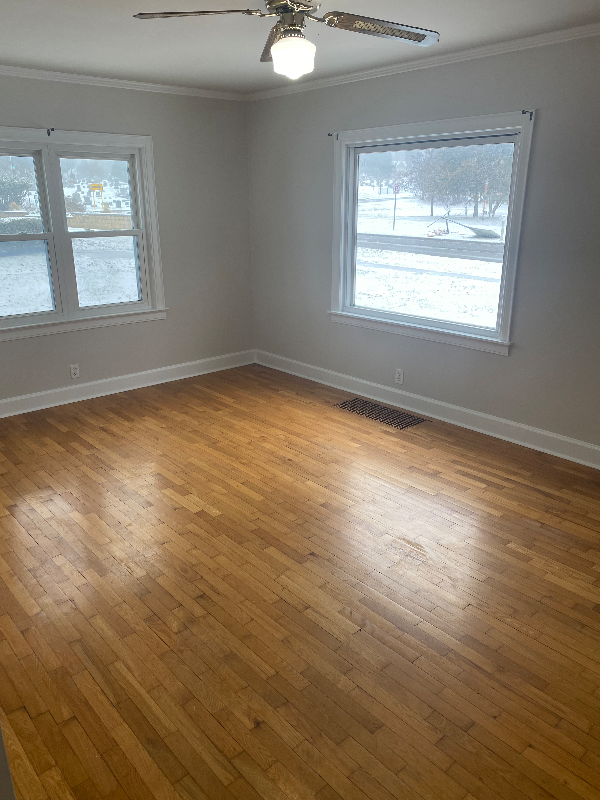 529 E Broad St - Photo 3 of 19