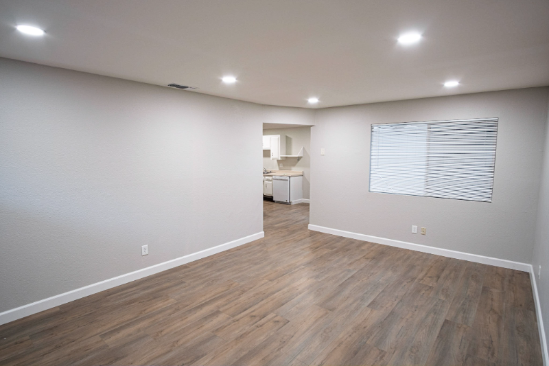 323 Montrose Dr #C - Photo 4 of 15