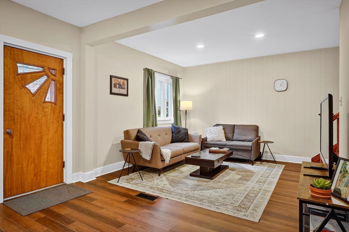 3225 Mary St - Photo 3 of 39