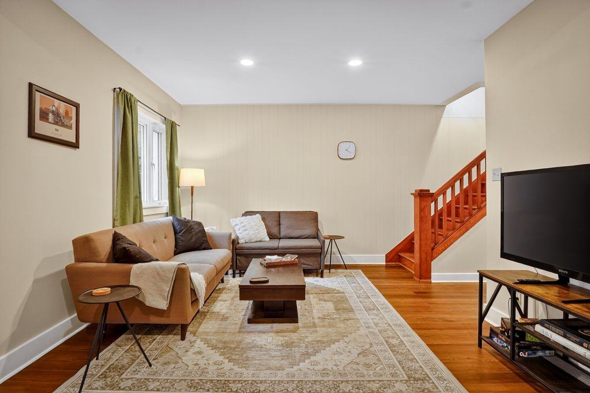 3225 Mary St - Photo 5 of 39