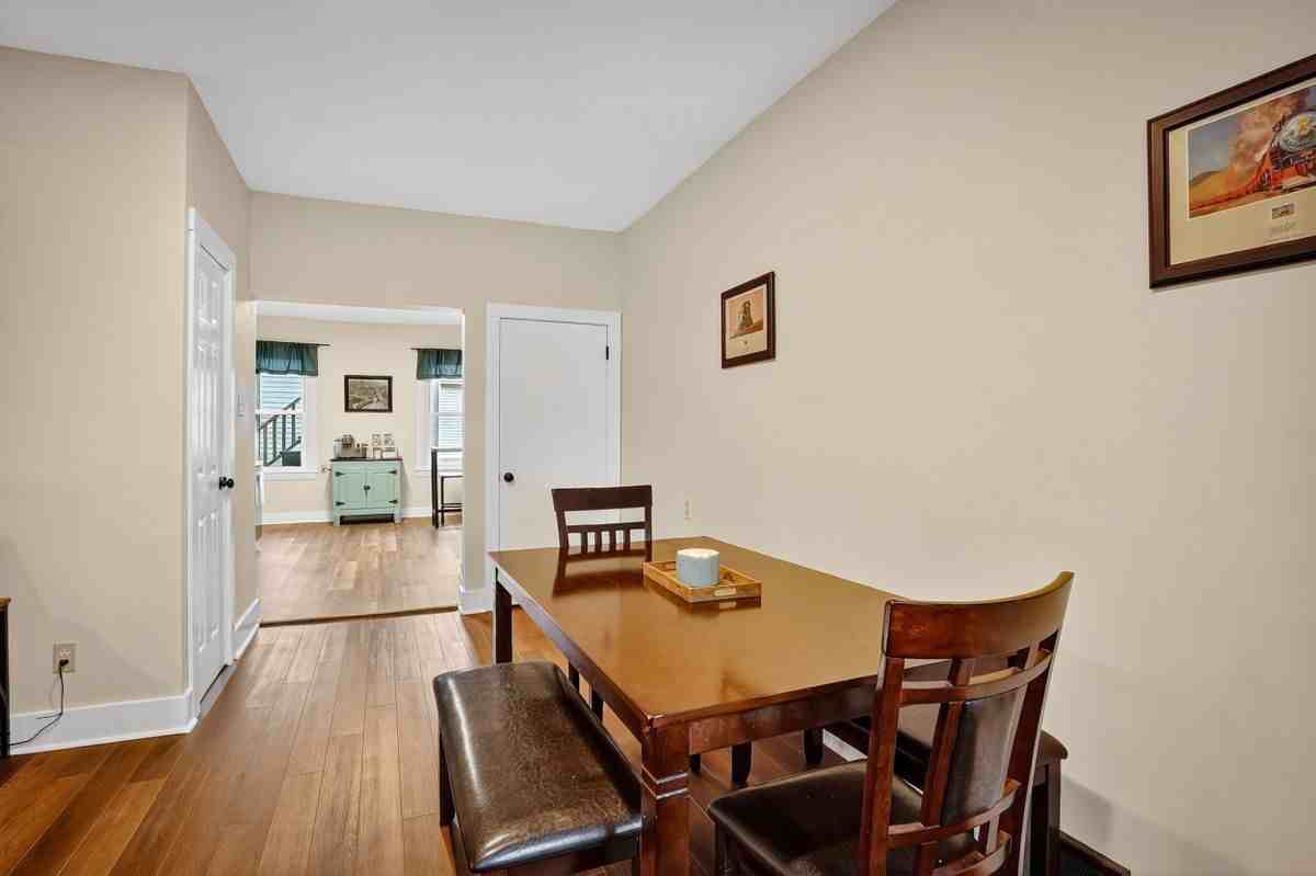 3225 Mary St - Photo 5 of 39