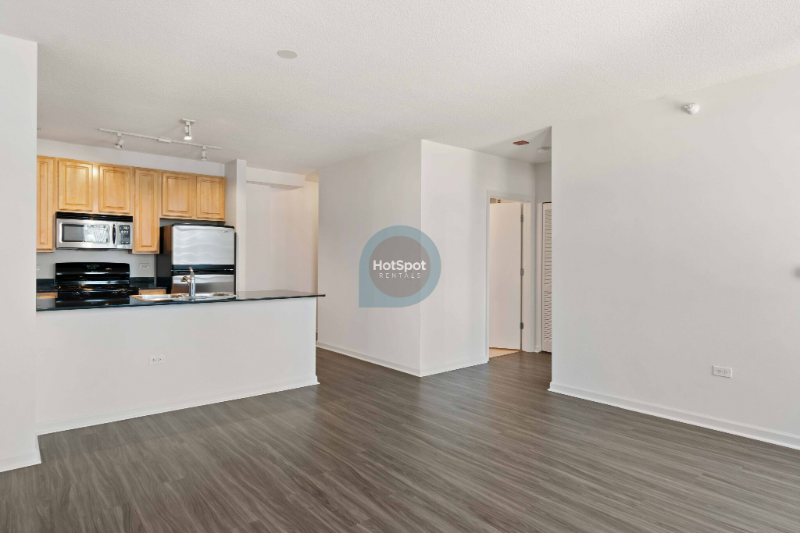 363 N Desplaines St - Photo 5 of 15