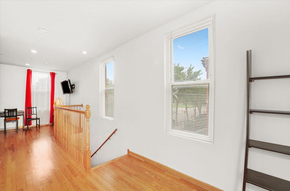 624 S Oakley Blvd - Photo 6 of 21