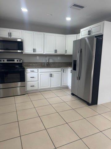 721 Nathan Hale Rd - Photo 2 of 10