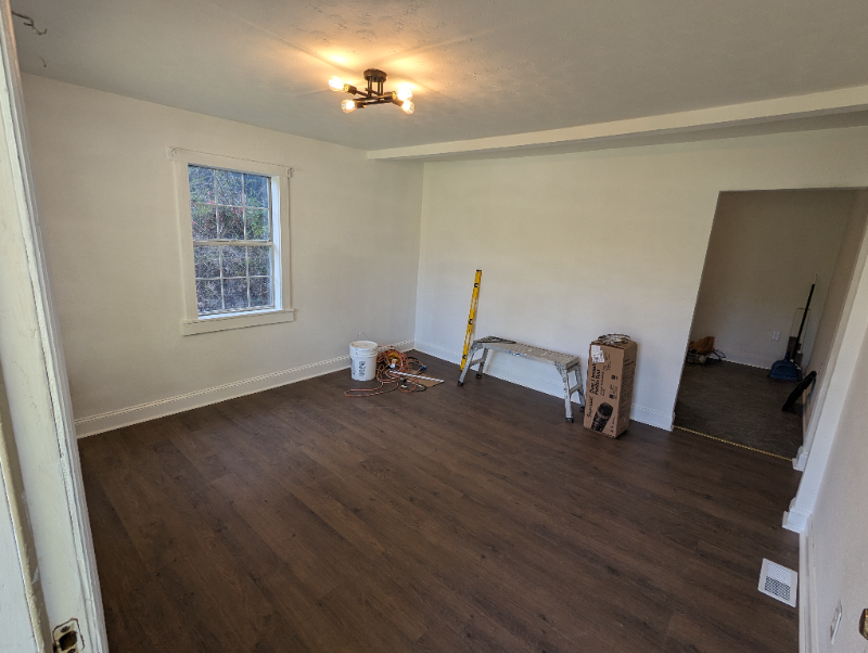 208 W Elm St - Photo 2 of 13