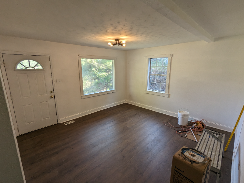 208 W Elm St - Photo 3 of 13