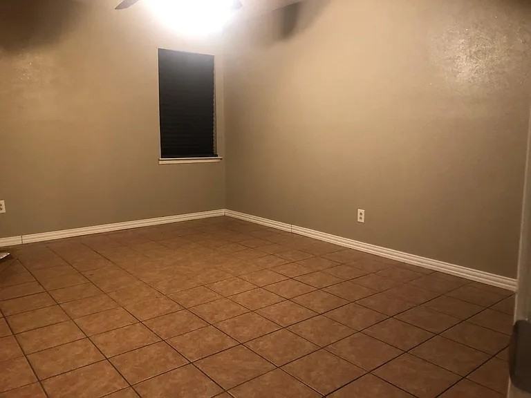 1422 Laurel Ln - Photo 3 of 5