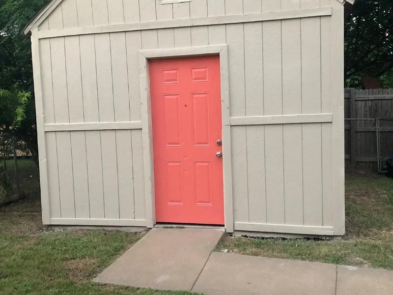 1422 Laurel Ln - Photo 4 of 5