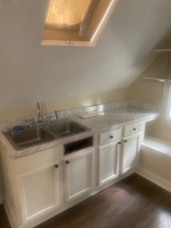 2098 Court Ave #201 - Photo 4 of 10