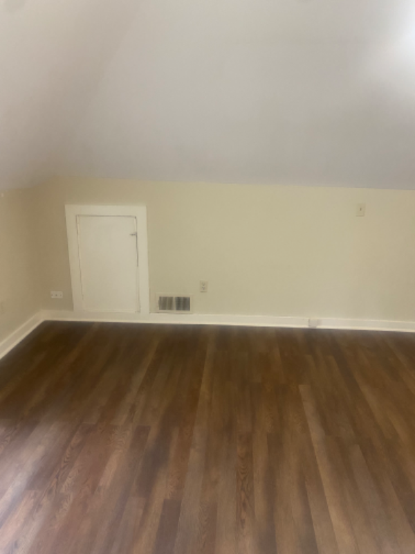 2098 Court Ave #201 - Photo 5 of 10