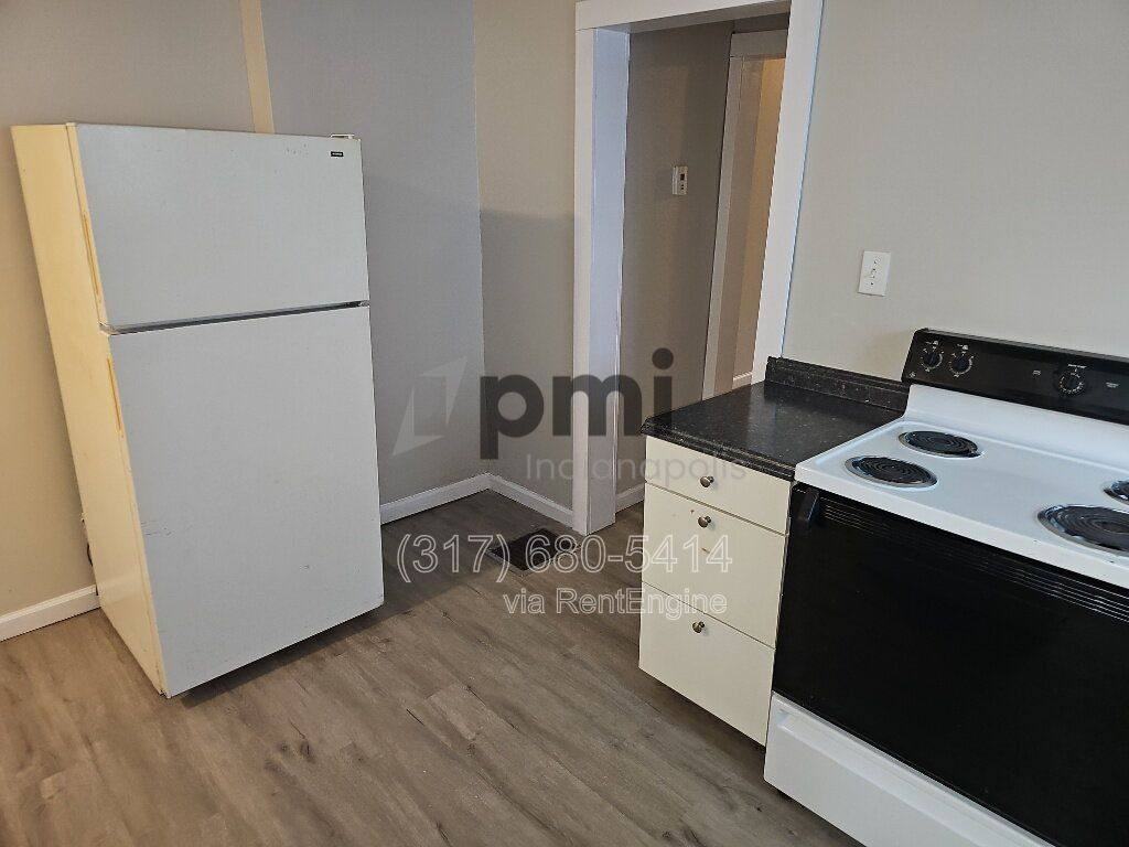 403 Wallace Ave - Photo 3 of 10