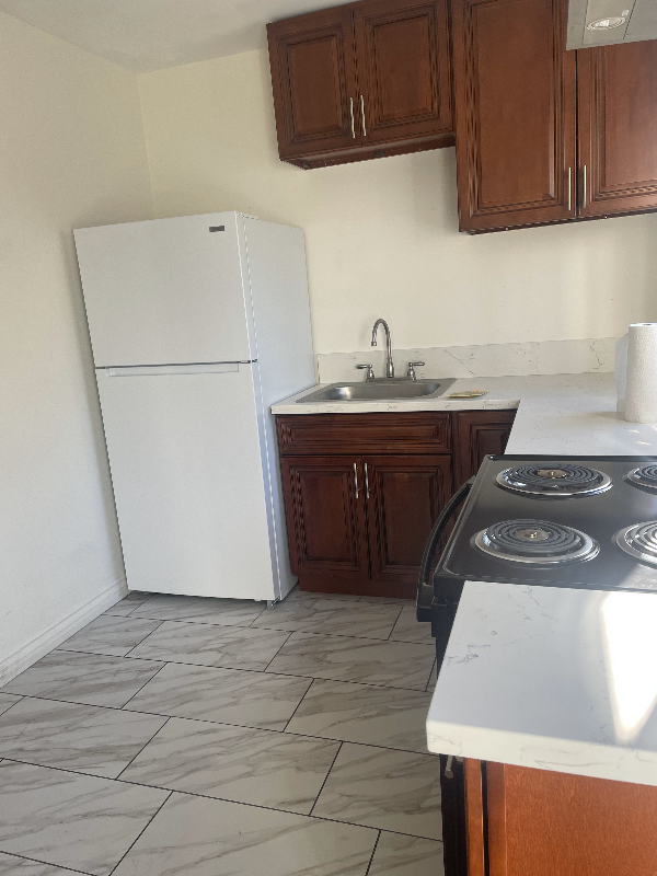 293 N Hill Ave #3 - Photo 3 of 11