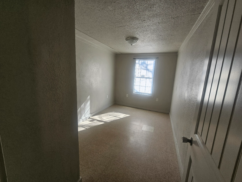 224 Ne 2nd St - Photo 5 of 6