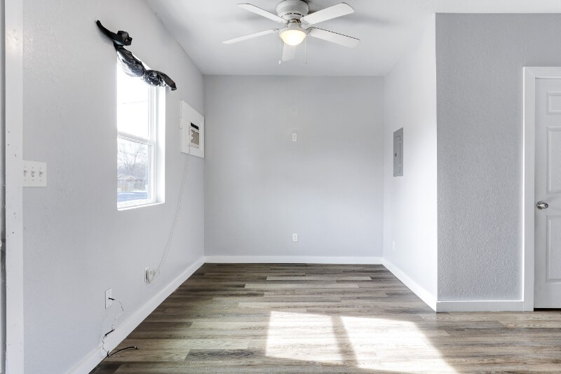 438 S San Joaquin Ave #1 - Photo 3 of 8