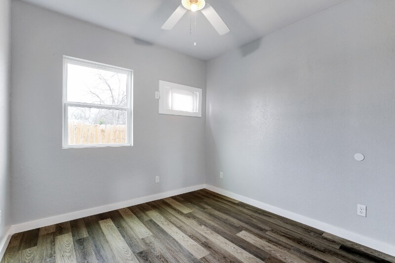 438 S San Joaquin Ave #1 - Photo 5 of 8