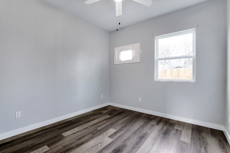 438 S San Joaquin Ave #1 - Photo 7 of 8