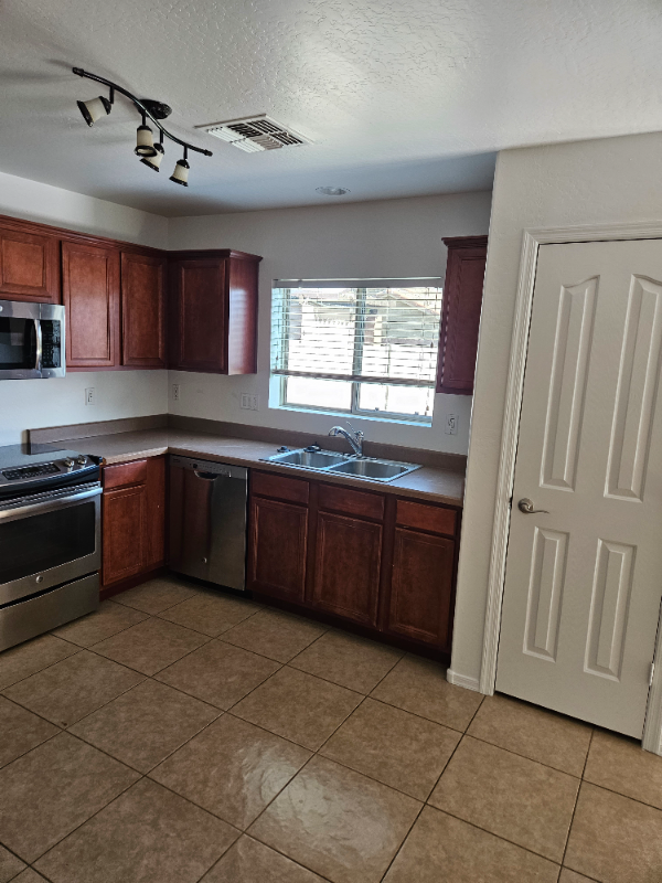 3583 E Austin Ln - Photo 4 of 12