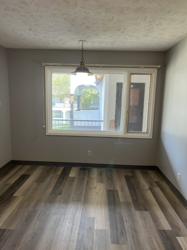 639 E 10th St #203 - Photo 3 of 11