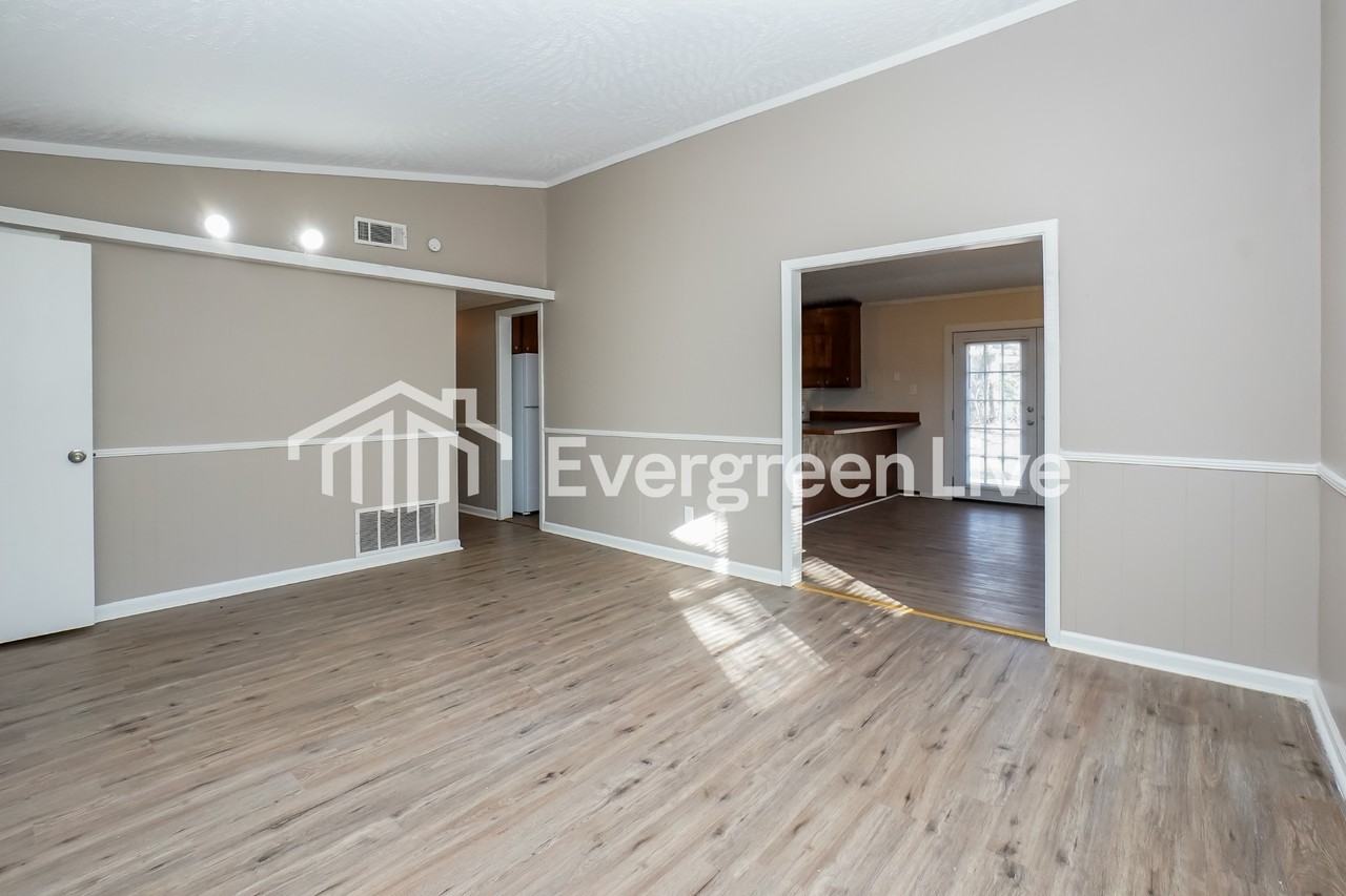 544 Bellevue St - Photo 3 of 15